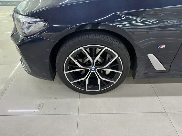 BMW 5 Series 2021 530Li Type de luxe M Ensemble de sport extérieur photo 3