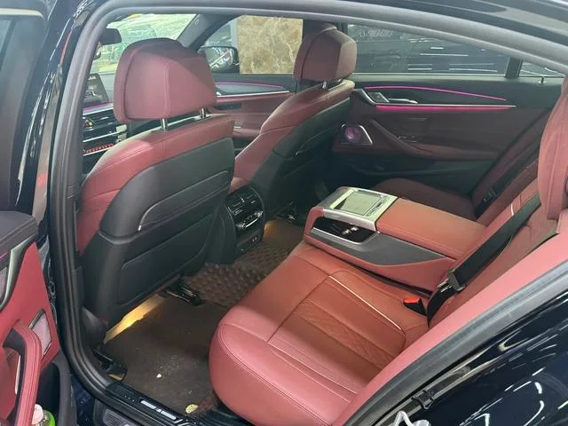 BMW 5 Series 2021 530Li Type de luxe M Ensemble de sport intérieur photo 9