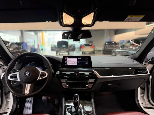 BMW 5 Series 2020 525Li M Conjunto deportivo interior foto 14