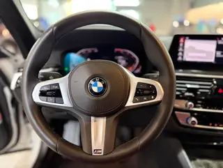 BMW 5 Series 2020 525Li M Conjunto deportivo interior foto 15