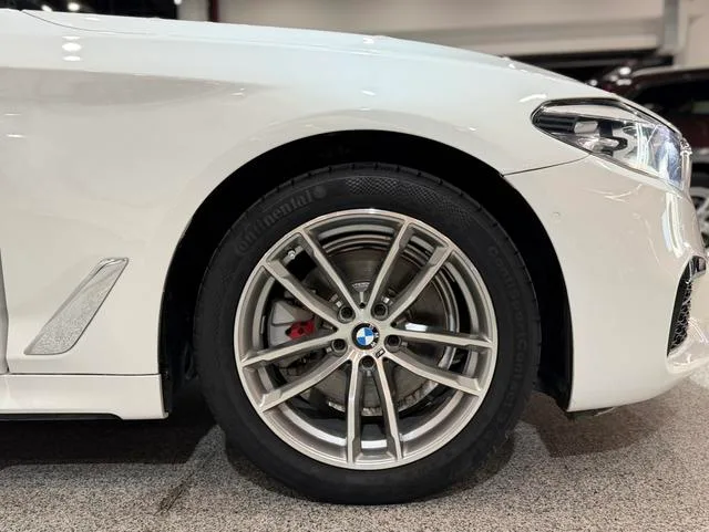 BMW 5 Series 2020 525Li M Conjunto deportivo interior foto 19