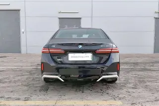 BMW i5 2024 eDrive35L M Sports suit exterior photo 4
