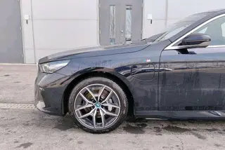BMW i5 2024 eDrive35L M Sports suit exterior photo 5