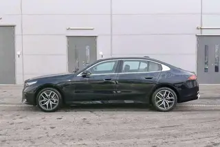 BMW i5 2024 eDrive35L M Sports suit exterior photo 6