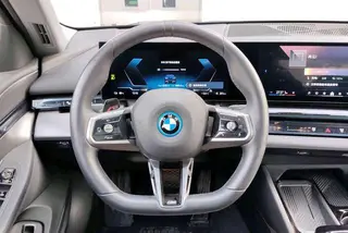 BMW i5 2024 eDrive35L M Sports suit interior photo 8