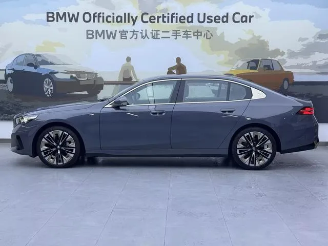 BMW 5 Series 2024 530Li Premium Class M Sports suit exterior photo 3 BMW 5 Series 2024 530Li Premium Class M Sports suit exterior photo 3