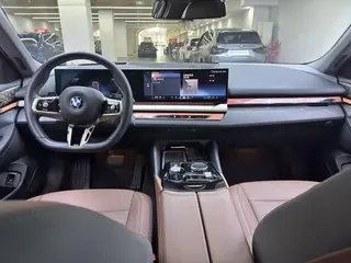 BMW 5 Series 2024 530Li Premium Class M Sports suit interior photo 10 BMW 5 Series 2024 530Li Premium Class M Sports suit interior photo 10