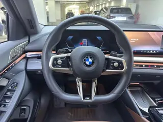 BMW 5 Series 2024 530Li Premium Class M Sports suit interior photo 13 BMW 5 Series 2024 530Li Premium Class M Sports suit interior photo 13