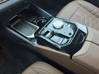 BMW 5 Series 2024 530Li Premium Class M Sports suit interior photo 15 BMW 5 Series 2024 530Li Premium Class M Sports suit interior photo 15