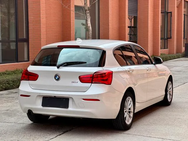 BMW 1 Series (Imported) 2016 118i Leading Type exterior photo 4