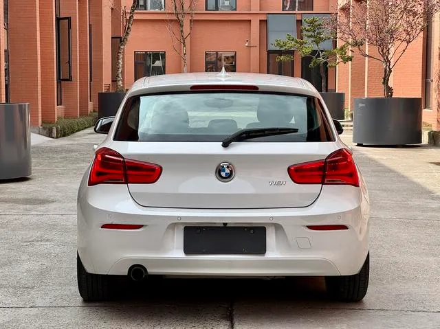 BMW 1 Series (Imported) 2016 118i Leading Type exterior photo 5