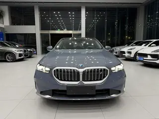 BMW i5 2024 eDrive35L Tipo de lujo M Conjunto deportivo exterior foto 2