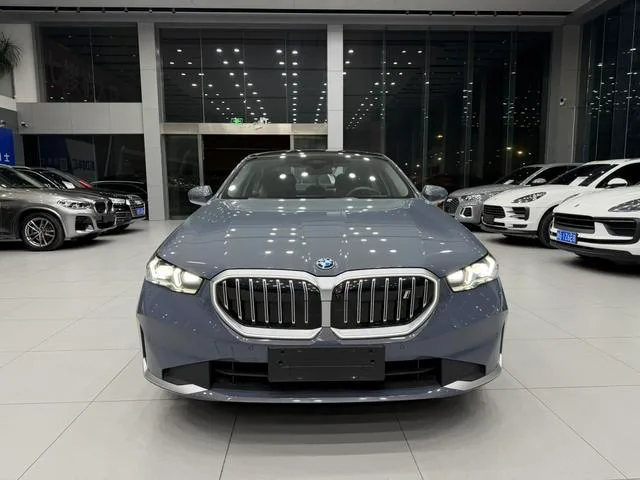 BMW i5 2024 eDrive35L Tipo de lujo M Conjunto deportivo exterior foto 2