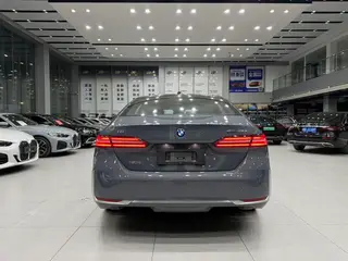 BMW i5 2024 eDrive35L Tipo de lujo M Conjunto deportivo exterior foto 5
