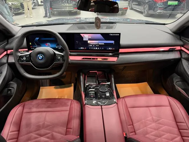 BMW i5 2024 eDrive35L Tipo de lujo M Conjunto deportivo exterior foto 8
