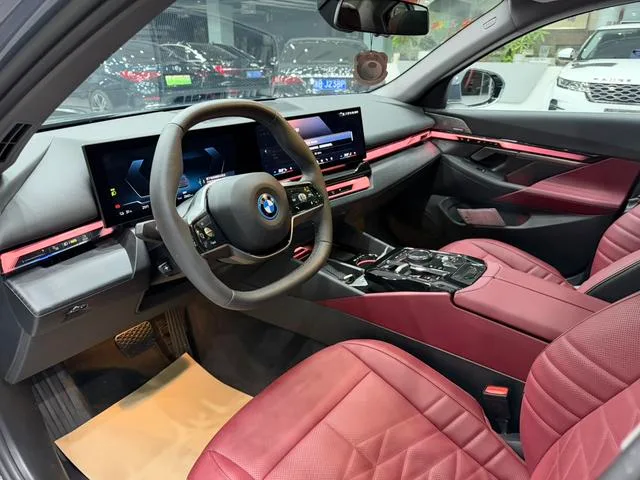 BMW i5 2024 eDrive35L Tipo de lujo M Conjunto deportivo exterior foto 9