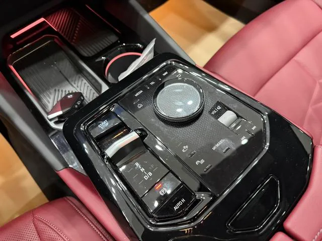BMW i5 2024 eDrive35L Tipo de lujo M Conjunto deportivo interior foto 14