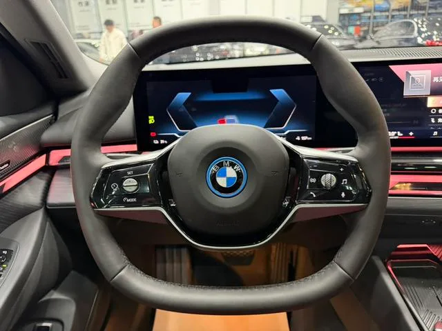 BMW i5 2024 eDrive35L Tipo de lujo M Conjunto deportivo interior foto 15