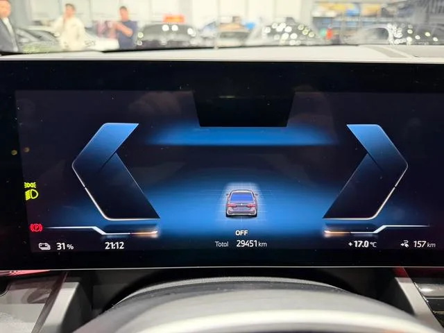 BMW i5 2024 eDrive35L Tipo de lujo M Conjunto deportivo interior foto 16