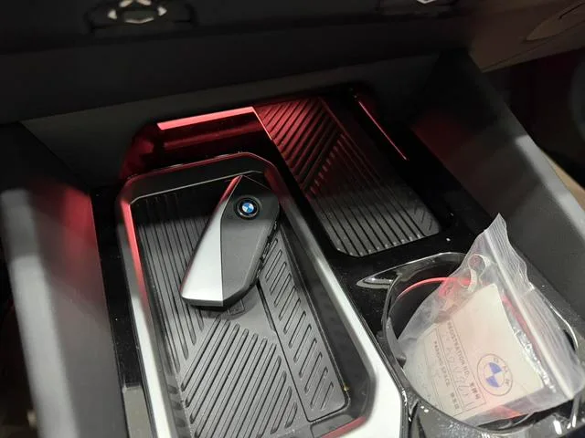 BMW i5 2024 eDrive35L Tipo de lujo M Conjunto deportivo interior foto 17