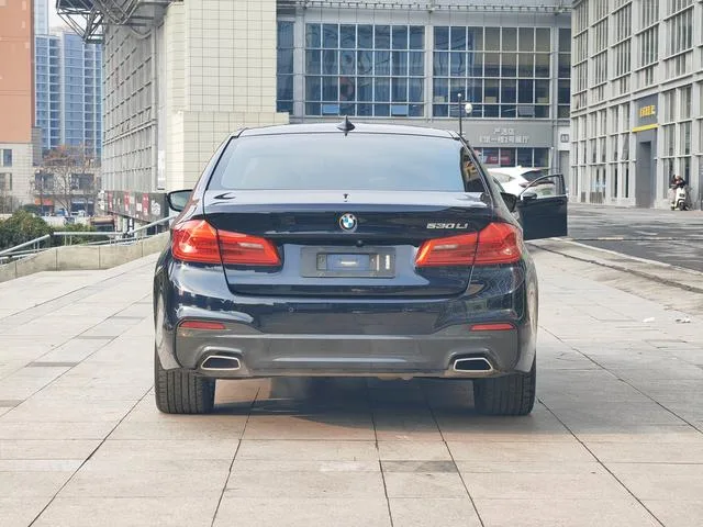 BMW 5 Series 2018 Restyling 530Li Premium Class M Sports suit exterior photo 3 BMW 5 Series 2018 Restyling 530Li Premium Class M Sports suit exterior photo 3