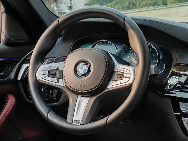 BMW 5 Series 2018 Restyling 530Li Premium Class M Sports suit interior photo 11 BMW 5 Series 2018 Restyling 530Li Premium Class M Sports suit interior photo 11