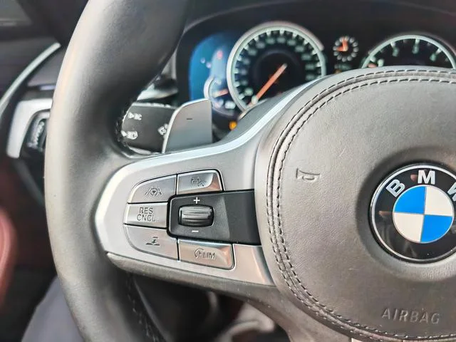 BMW 5 Series 2018 Restyling 530Li Premium Class M Sports suit interior photo 17 BMW 5 Series 2018 Restyling 530Li Premium Class M Sports suit interior photo 17