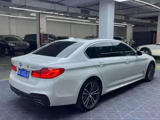 BMW 5 Series 2020 530Li Leading Type M Sports suit exterior photo 5