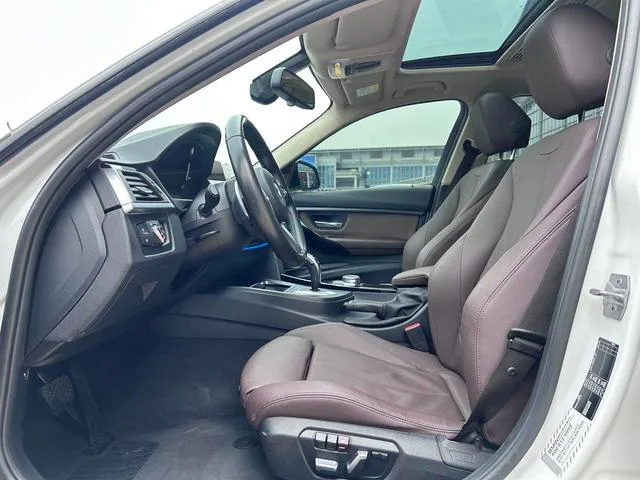 BMW 3 Series 2019 320Li M Sports suit exterior photo 8 BMW 3 Series 2019 320Li M Sports suit exterior photo 8