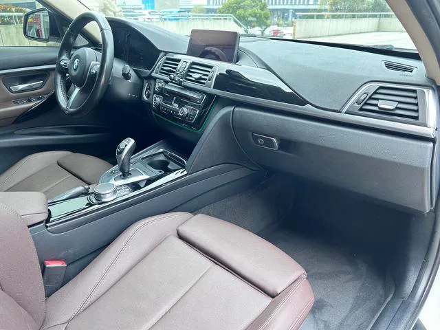 BMW 3 Series 2019 320Li M Sports suit interior photo 13 BMW 3 Series 2019 320Li M Sports suit interior photo 13