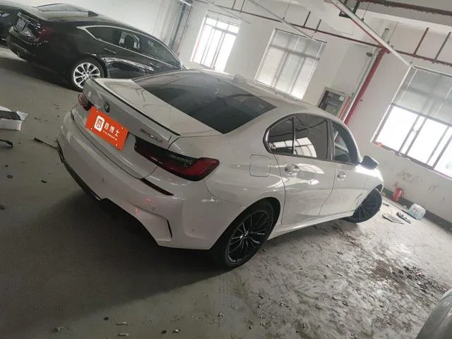 BMW 3 Series 2021 325Li M Спортивный ночной костюм интерьер фото 8