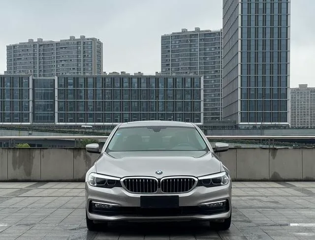 BMW 5 Series 2018 528Li Edición especial listada exterior foto 2 BMW 5 Series 2018 528Li Edición especial listada exterior foto 2