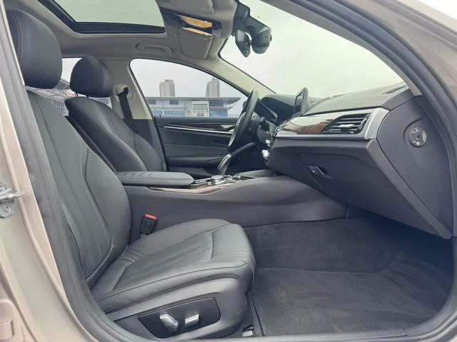 BMW 5 Series 2018 528Li Edición especial listada exterior foto 6 BMW 5 Series 2018 528Li Edición especial listada exterior foto 6