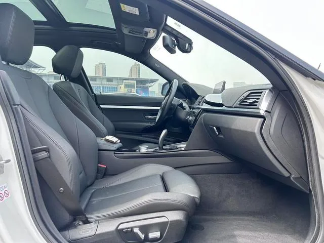 BMW 3 Series GT 2020 320i M Sports suit interior photo 14 BMW 3 Series GT 2020 320i M Sports suit interior photo 14