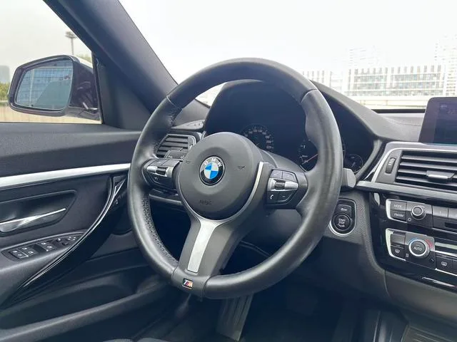 BMW 3 Series GT 2020 320i M Sports suit interior photo 15 BMW 3 Series GT 2020 320i M Sports suit interior photo 15