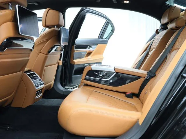 BMW 7 Series 2018 730Li Premium Class M Sports suit exterior photo 7