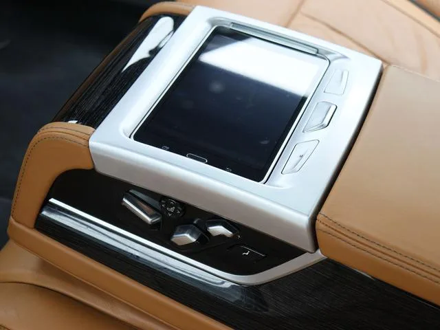 BMW 7 Series 2018 730Li Premium Class M Sports suit exterior photo 9