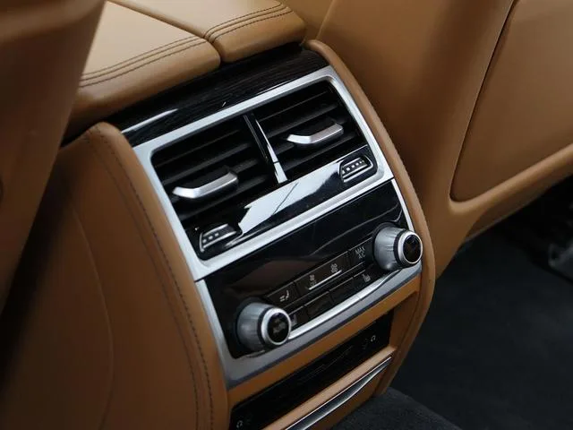 BMW 7 Series 2018 730Li Premium Class M Sports suit exterior photo 10