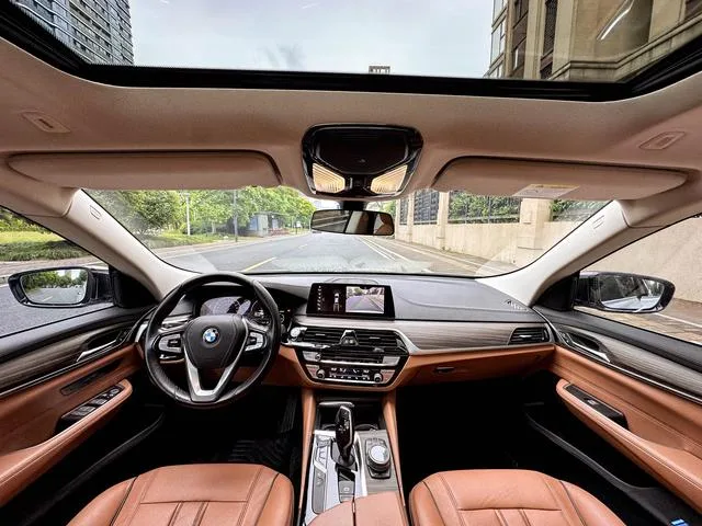 BMW 6 Series GT 2019 630i Luxury Design Set exterior photo 6