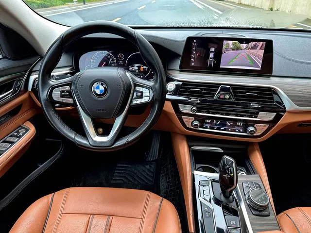 BMW 6 Series GT 2019 630i Luxury Design Set interior photo 10