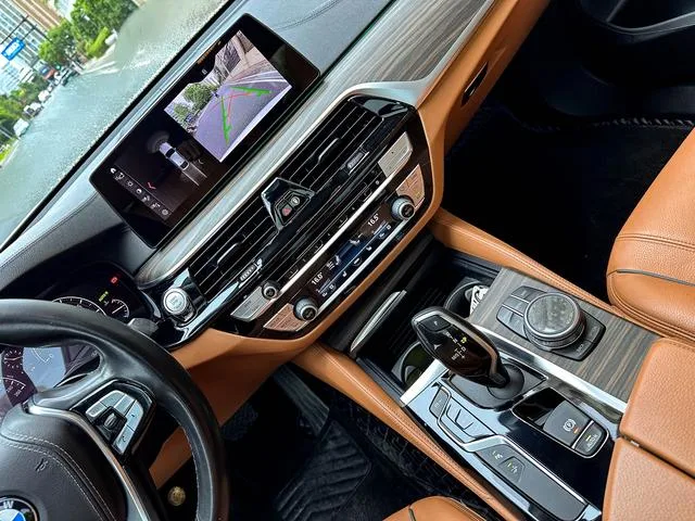 BMW 6 Series GT 2019 630i Luxury Design Set interior photo 11