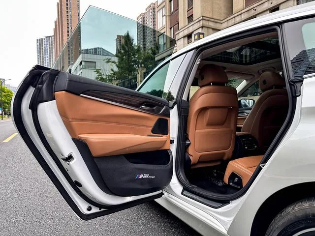BMW 6 Series GT 2019 630i Luxury Design Set interior photo 14