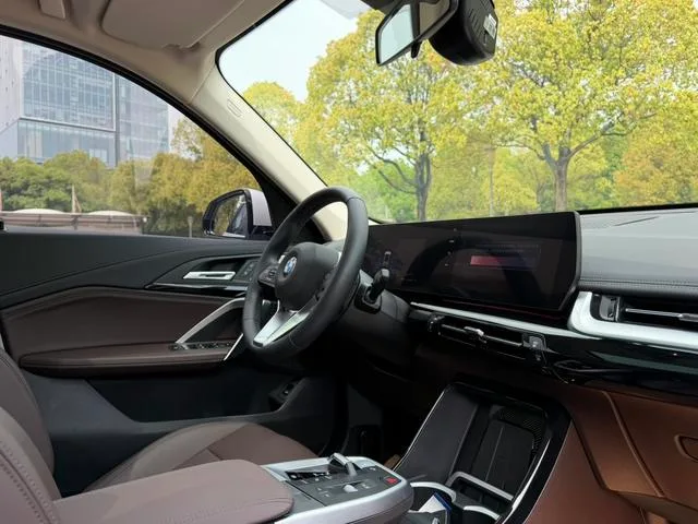 BMW X1 2023 sDrive25Li X Traje de diseño interior foto 15 BMW X1 2023 sDrive25Li X Traje de diseño interior foto 15