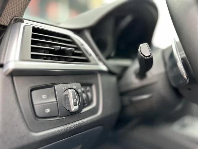 BMW 3 Series 2019 320Li M Sports Obsidian Night Edition interior photo 11