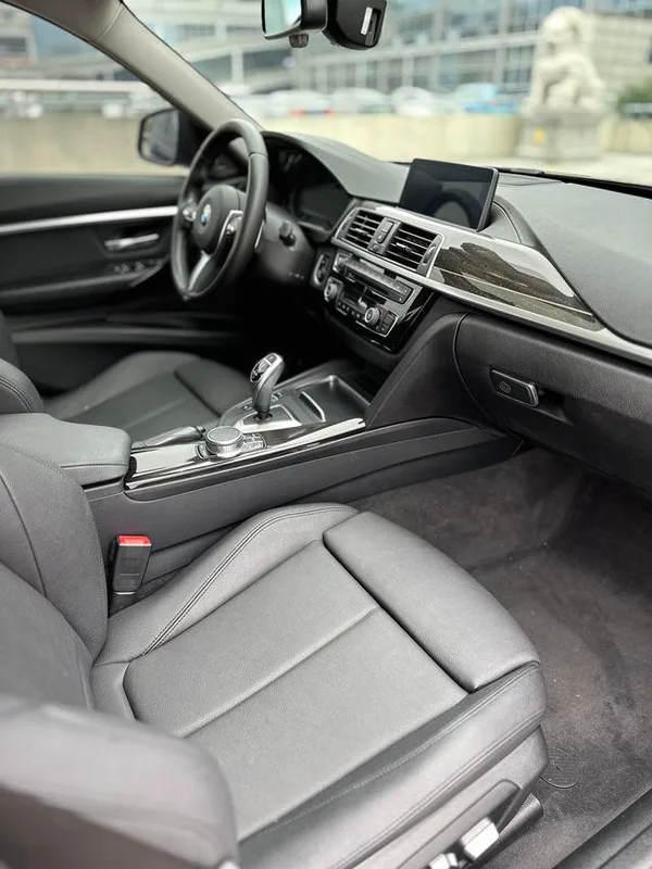 BMW 3 Series 2019 320Li M Sports Obsidian Night Edition interior photo 13