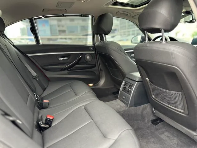 BMW 3 Series 2019 320Li M Sports Obsidian Night Edition interior photo 18