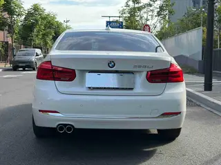 BMW 3 Series 2017 320Li Estilo de moda interior foto 15 BMW 3 Series 2017 320Li Estilo de moda interior foto 15