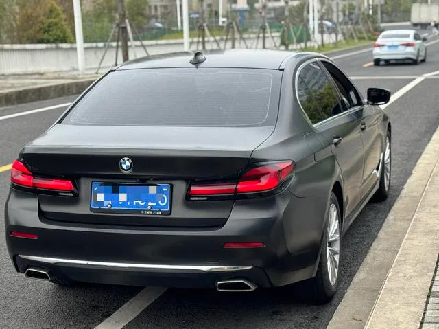 BMW 5 Series 2021 525Li Ensemble de luxe extérieur photo 3
