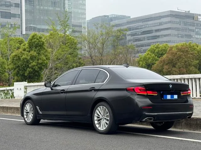 BMW 5 Series 2021 525Li Ensemble de luxe extérieur photo 7