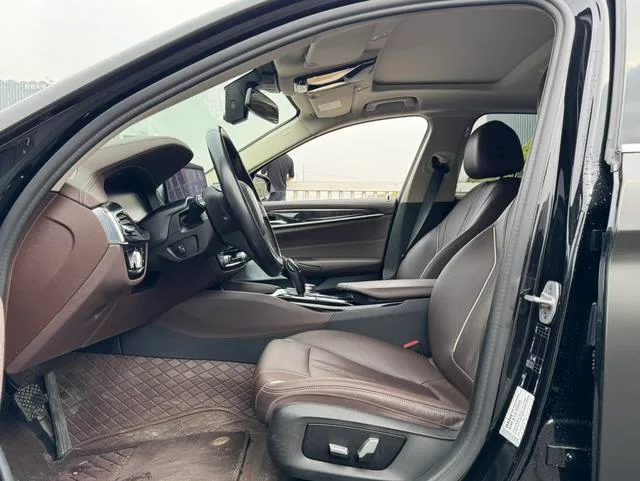 BMW 5 Series 2021 525Li Ensemble de luxe extérieur photo 9